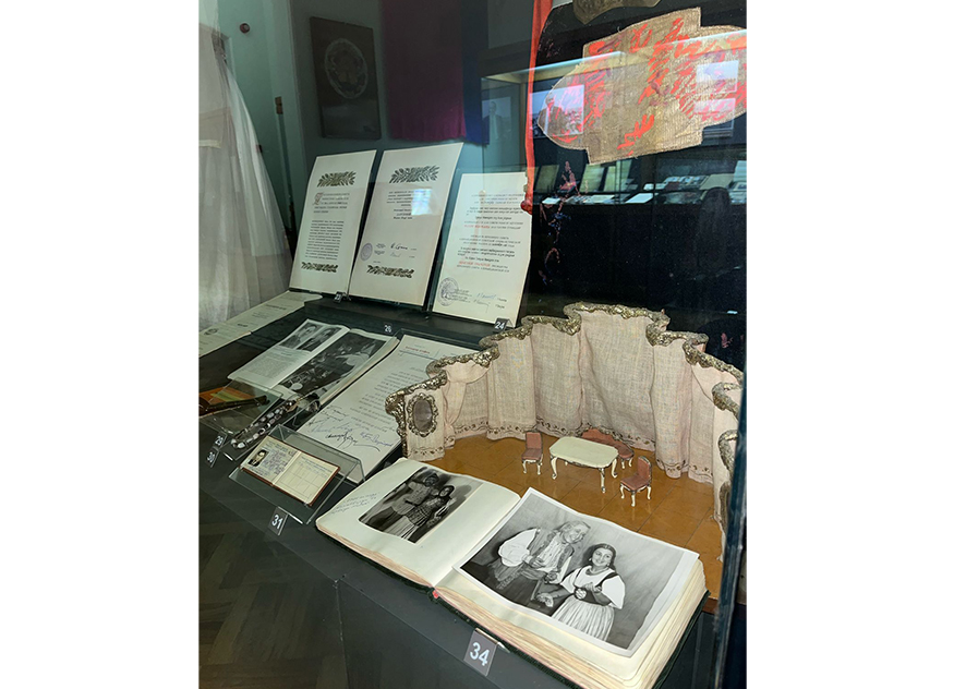 Muzeyin yeni ekspozisiyasından Azərbaycanın teatr tarixini əks etdirən eksponatları təqdim edirik
