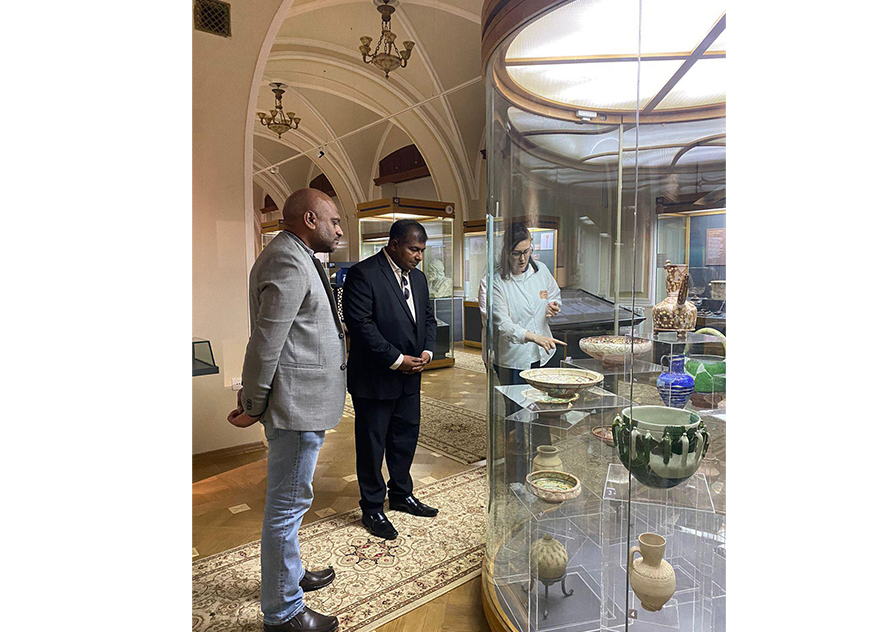 Государственный секретарь и министр языка, культуры и наследия дивехи Мальдивской Республики посетили музей