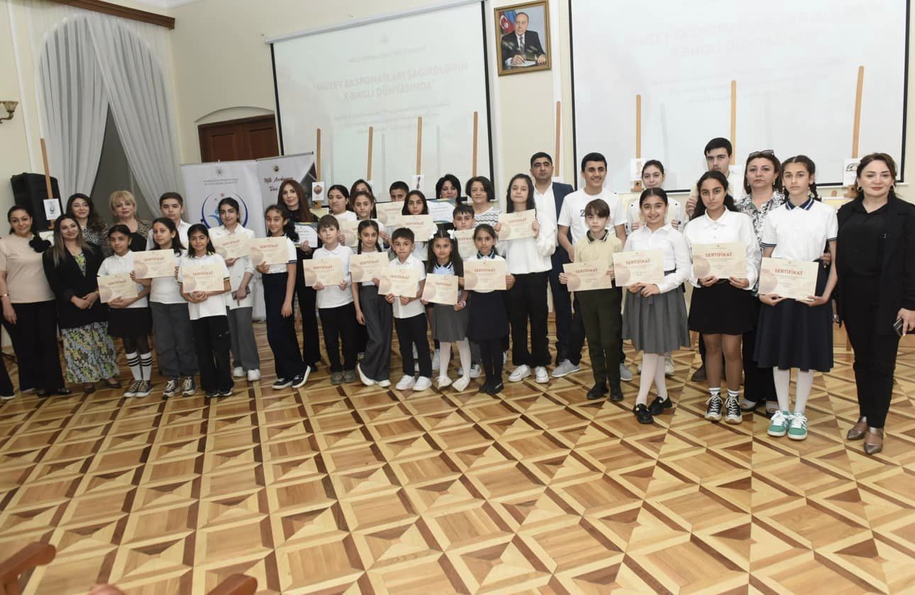 Muzeydə “Muzey eksponatları şagirdlərin rəngli dünyasında” layihəsi çərçivəsində sərgi-tədbir keçirilib