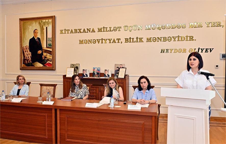 Muzeyin əməkdaşı seminarda məruzə ilə çıxış edib