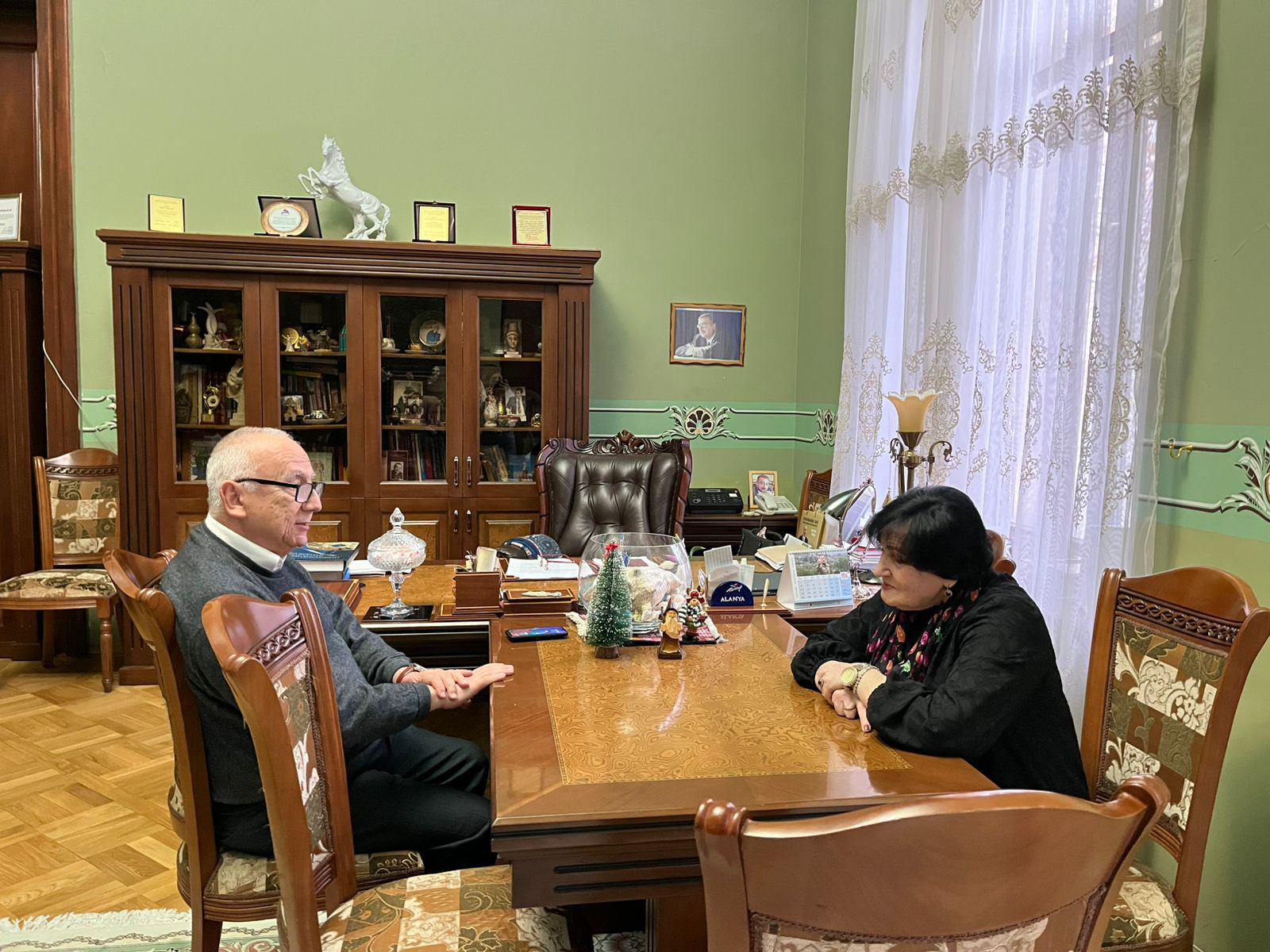 Председатель Общества дружбы Азербайджан-Казахстан посетил музей