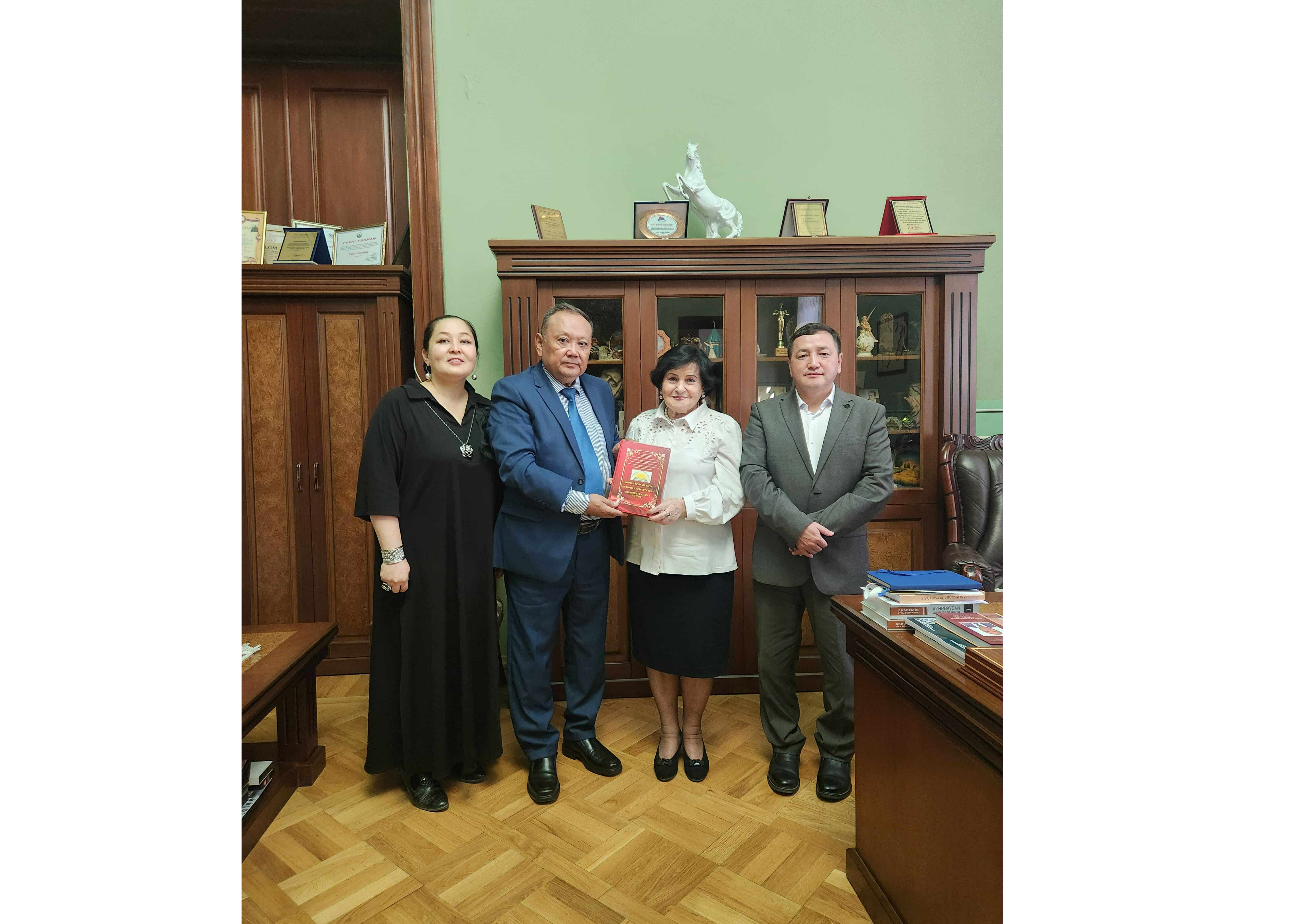 Qazaxıstan alimləri Milli Azərbaycan Tarixi Muzeyində görüş keçiriblər