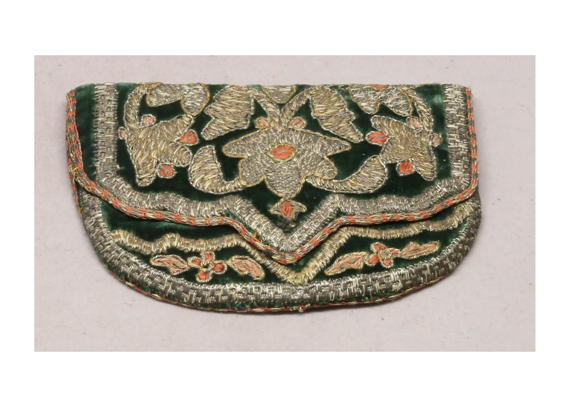 XIX əsrə aid unikal daraqqabını təqdim edirik