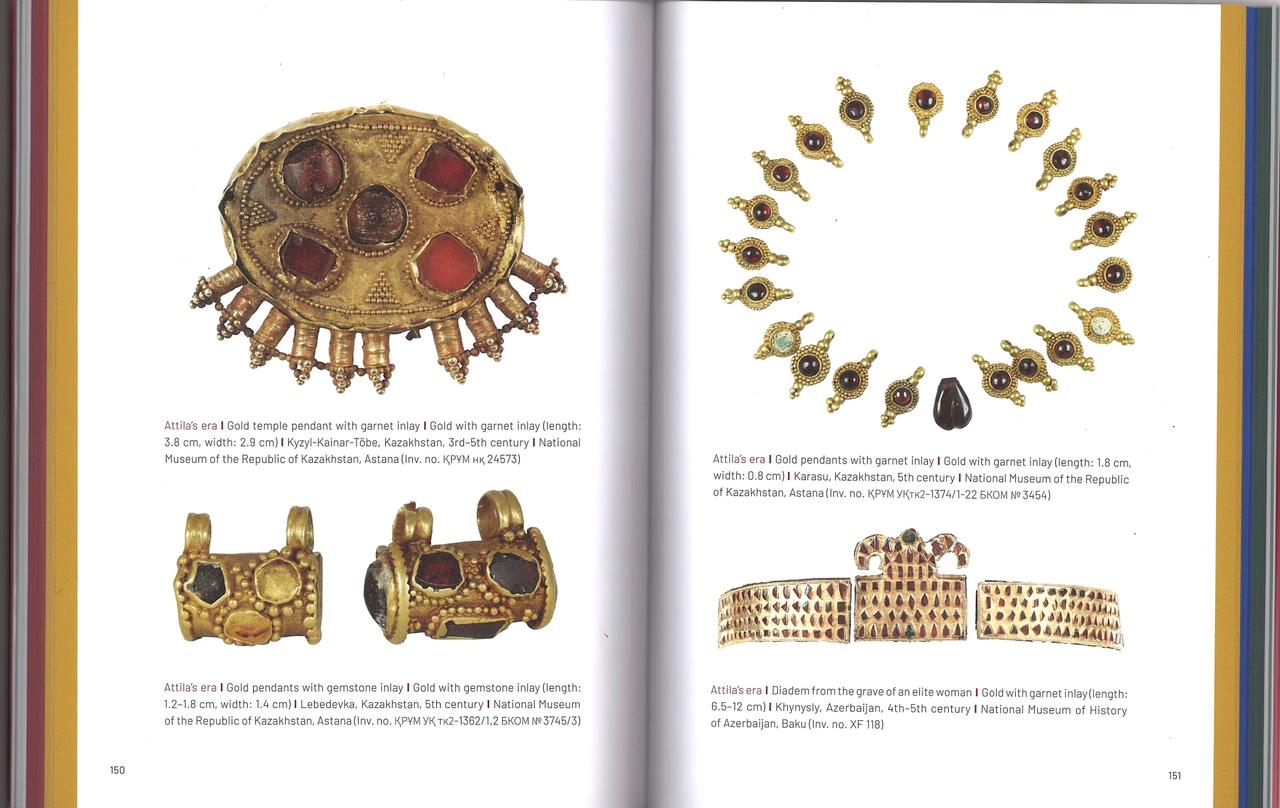 Уникальное головное украшение музея представлено в международном каталоге