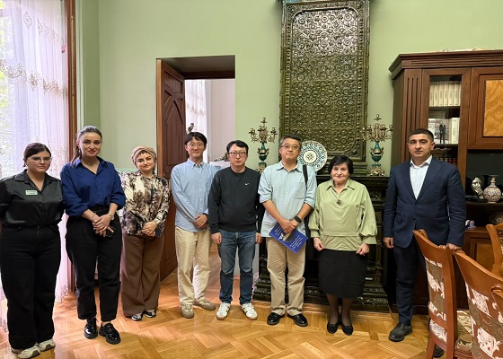 Delegation from Shanghai Museum Visited the Museum